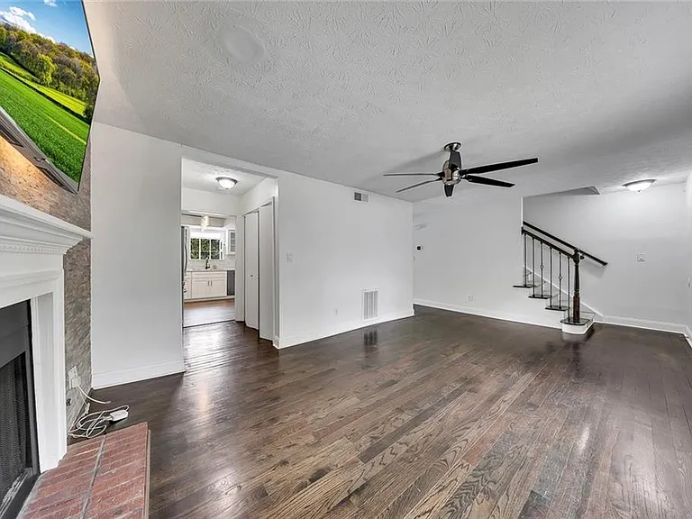635 Anderson Walk — Photo 9