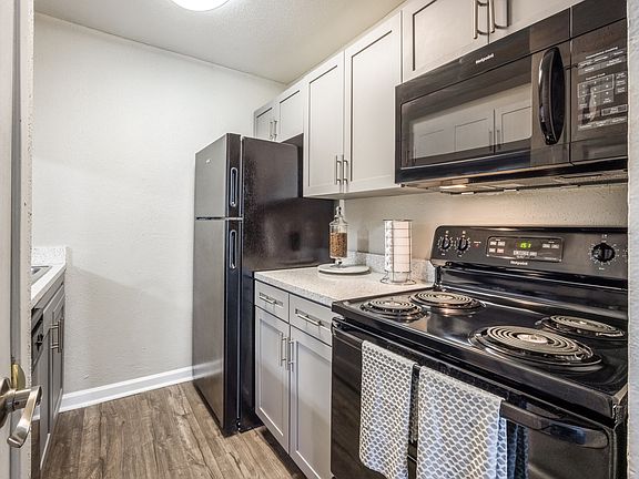 3rd image of 1111 Golfview Dr #716