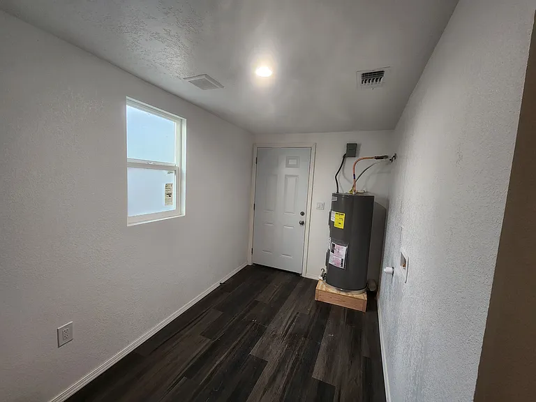 1509 N Michigan Ave — Photo 6