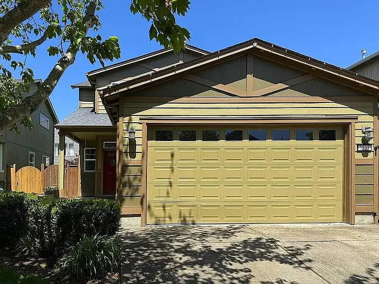 2523 Mountain Ter — Photo 1