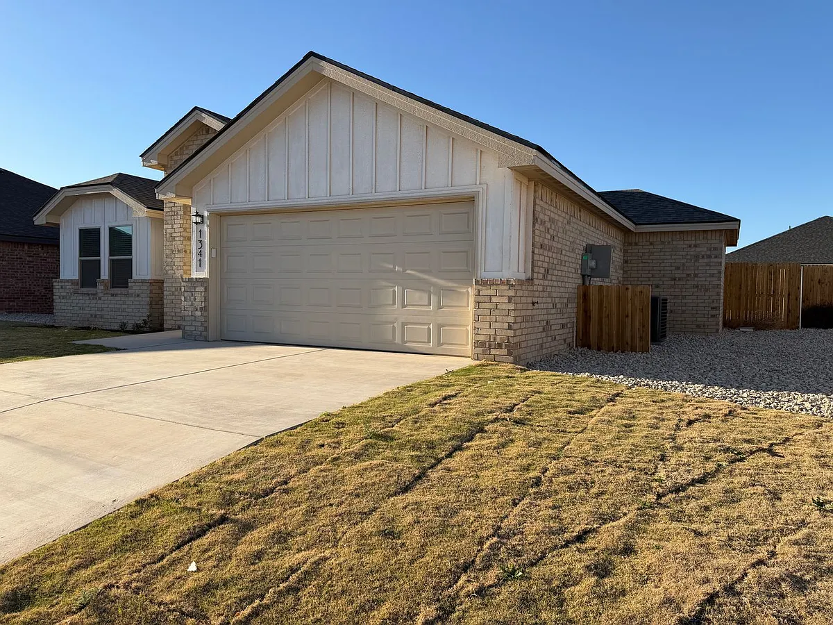 Building Photo - 1341 Hogback Way