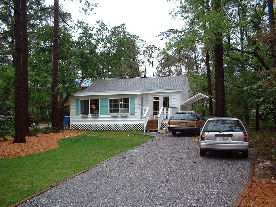 Nestled in the Oaks