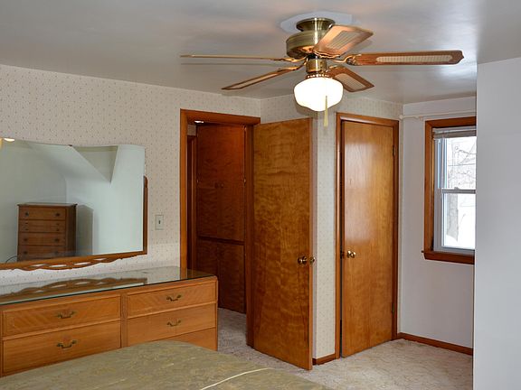 5th image of 1417 Edina Ave