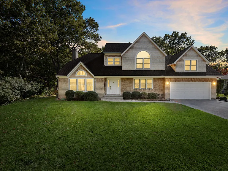 9 Eisenhower Dr — Photo 40