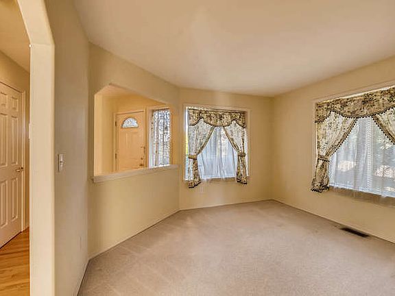 1st Fl - Living Rm