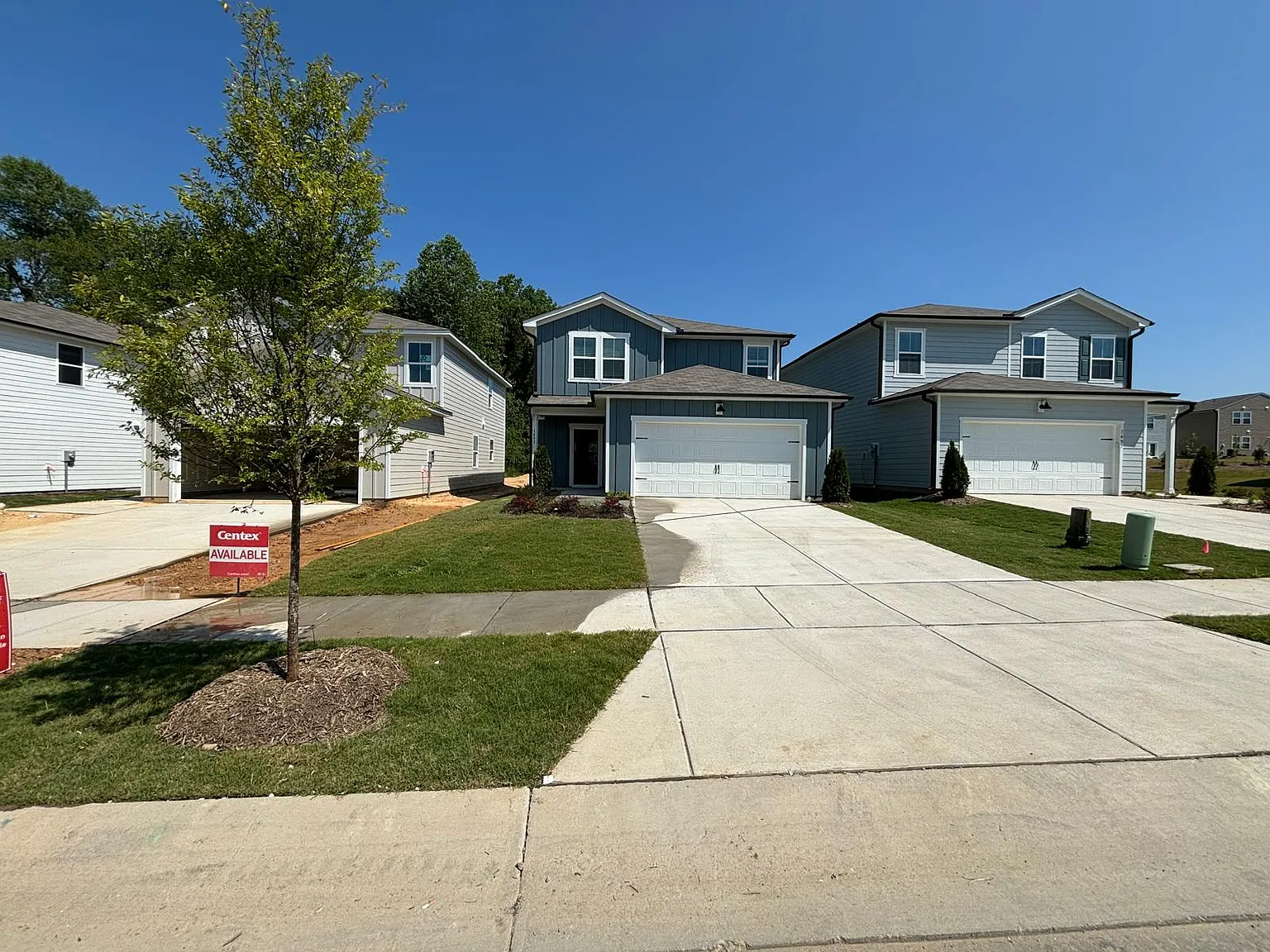 4 bed, 1968 sqft, $1,999 — Photo 3