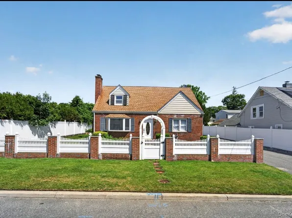 5 E 4th Street, Huntington Station, NY 11746