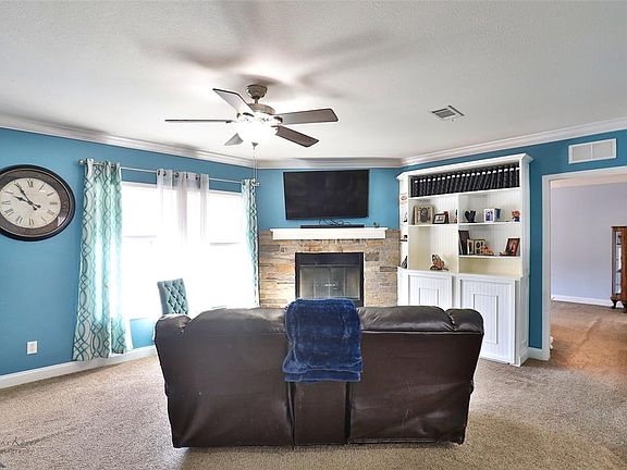 4th image of 410 Brown Ave