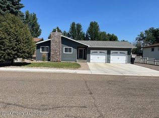 822 24th St W, Dickinson, ND 58601