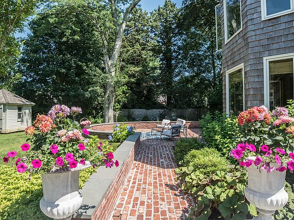 4th image of 16 Pudding Hill Ln