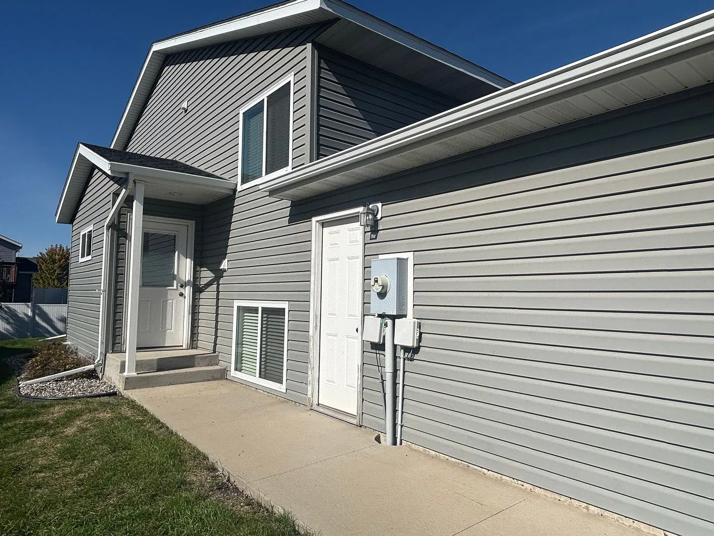 Spacious 3-Bedroom West Fargo Townhome with Double Garage! — Photo 2