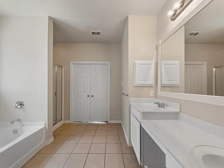 2748 Bay De Vieux Dr — Photo 16