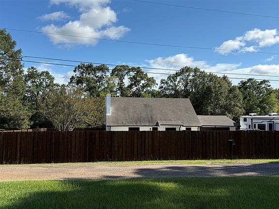 4th image of 519 Clearwater Rd