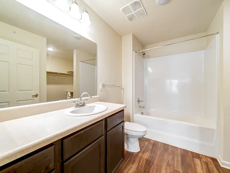 The Hub on Harris Apartment Homes — Photo 39