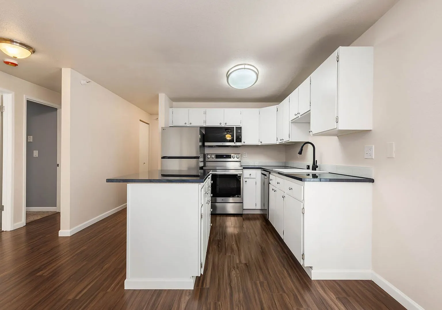 Updated 2 Bedroom Condo in Arrington Place Near Downtown Issaquah — Photo 4