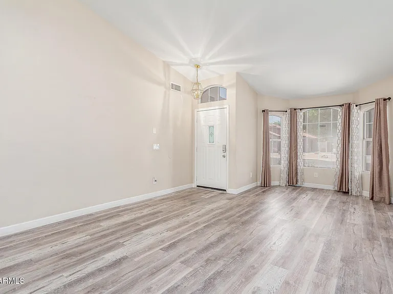 12545 W Cambridge Ave — Photo 35