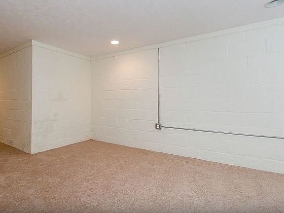 Recreation room (basement)
