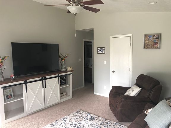 3rd image of 3042 Lakeshire Dr