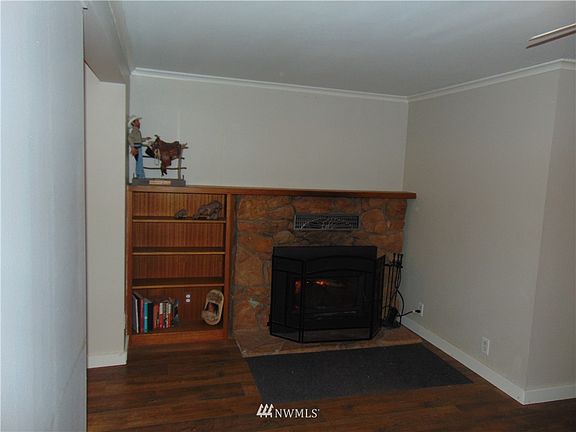 5th image of 1112 N Brooklane Street