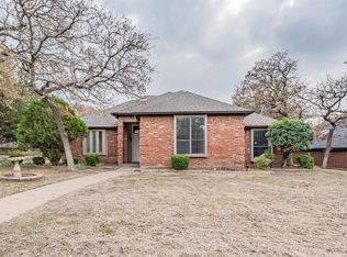 1320 Circle Ln, Bedford, TX 76022