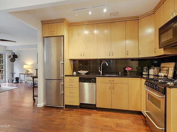 3rd image of 712 Sackett St APT 1R