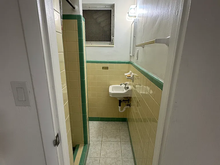 2439 Wilson St #2 — Photo 14