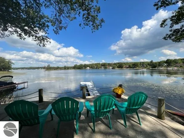 8390 W Jennings Rd, Lake City, MI 49651