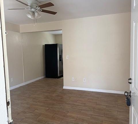 4th image of 4926 Vincennes Ct