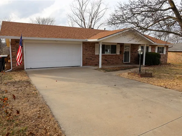 2702 S Morlan Ave, Springdale, AR 72764