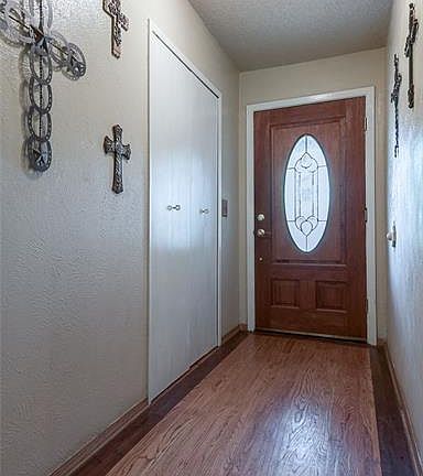 4th image of 2114 Village Crest Dr