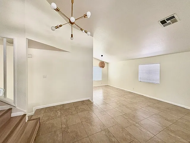 2344 Langhorn St — Photo 3