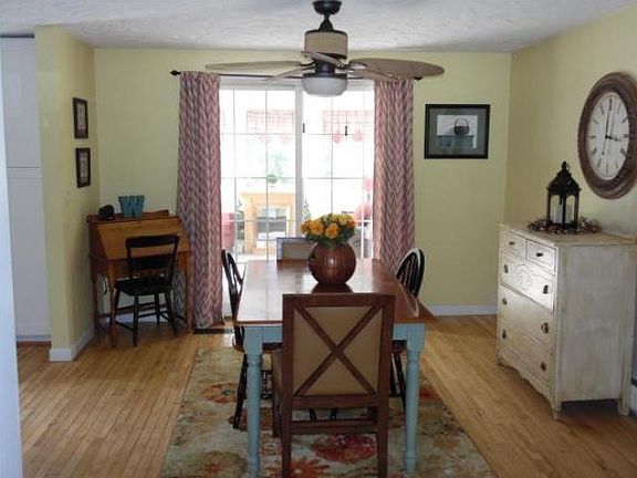 4th image of 6 Sequoia Ave