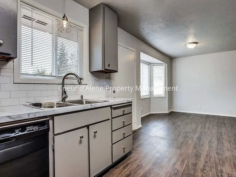 10230 N Hillview Dr — Photo 8