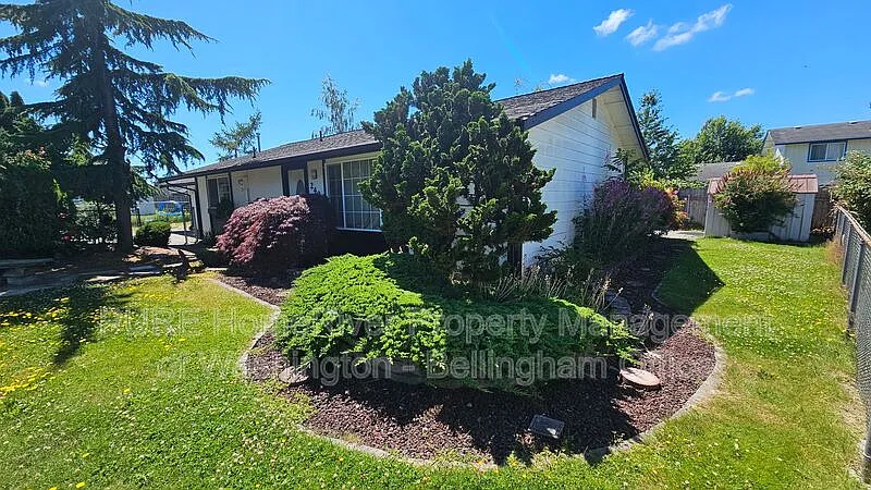 3 bed, 1.0 bath, 1558 sqft, $2,745 — Photo 3