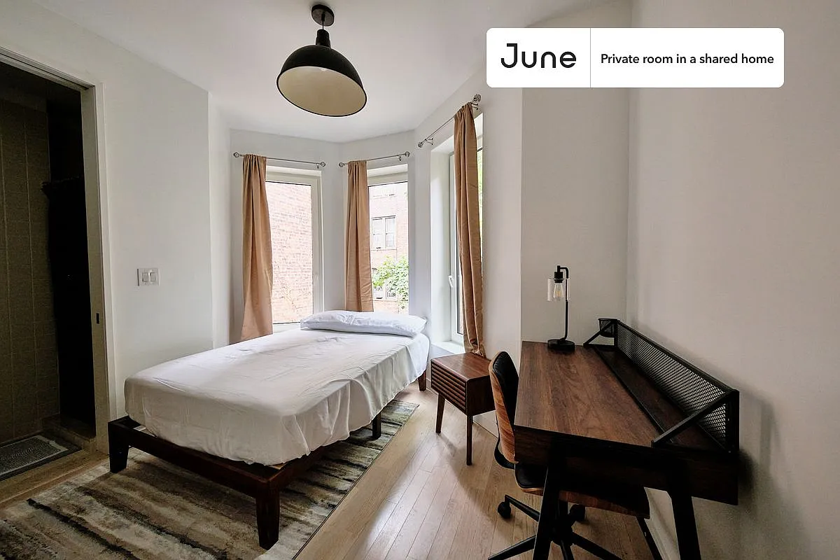Full bedroom in 4 bed/4 bath home in Ditmas Park #1895 D — Photo 1