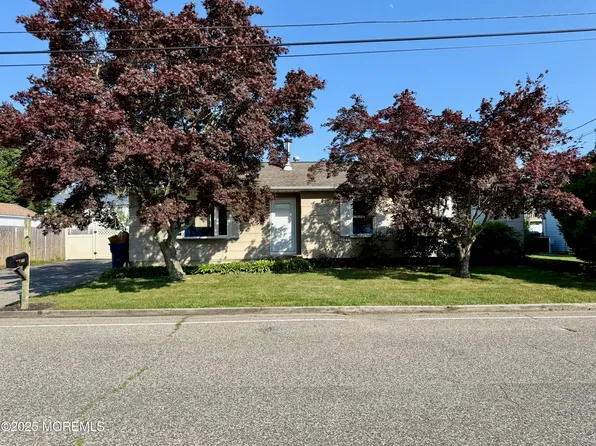 1137 Pacific Avenue, Beachwood, NJ 08722