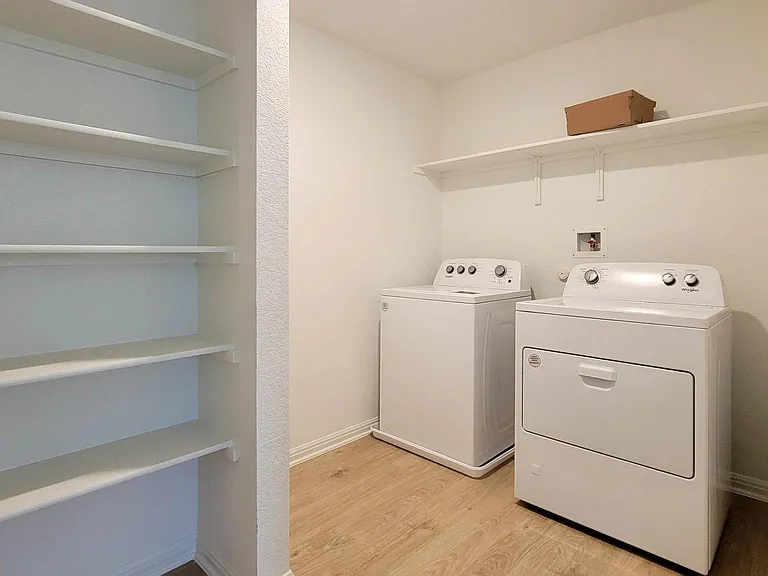 325 Brody Ln — Photo 16