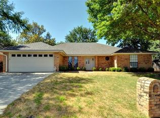 1028 Clemson Dr, Arlington, TX 76012