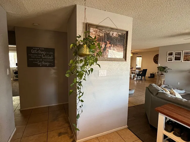 7132 E 24th Ln — Photo 3