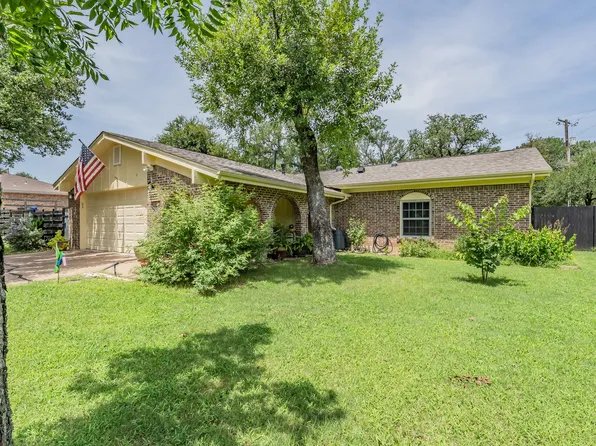 1100 Spanish Trail Dr, Granbury, TX 76048