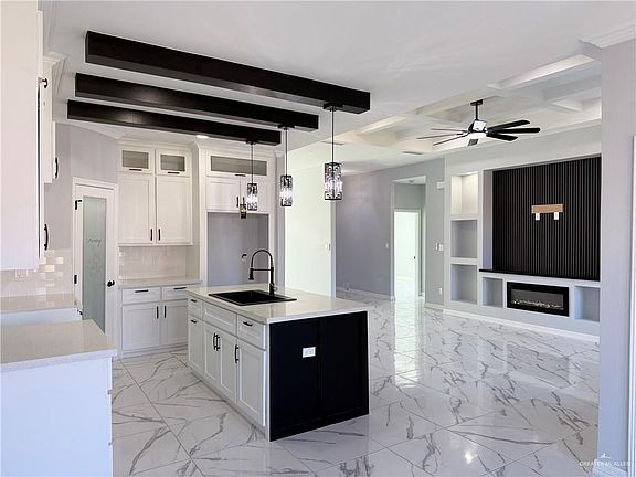 2nd image of 410 La Laguna Rd