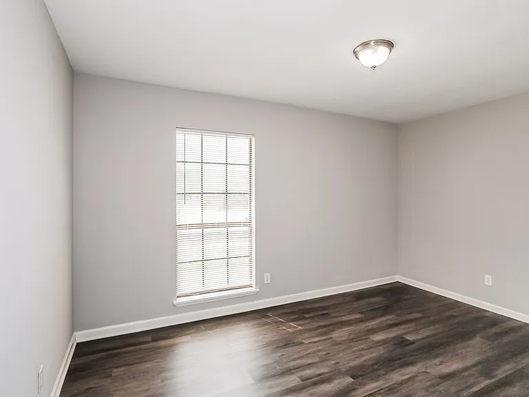 2109 Kings Rd — Photo 15