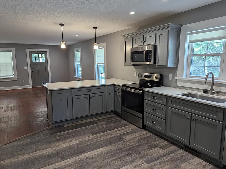 1245 Maycrest Dr — Photo 2
