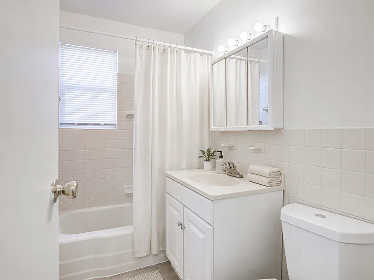 Lakeview Terrace Apartment Homes — Photo 7