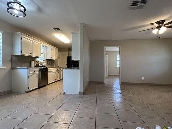 2nd image of 3830 Jamaica Dr