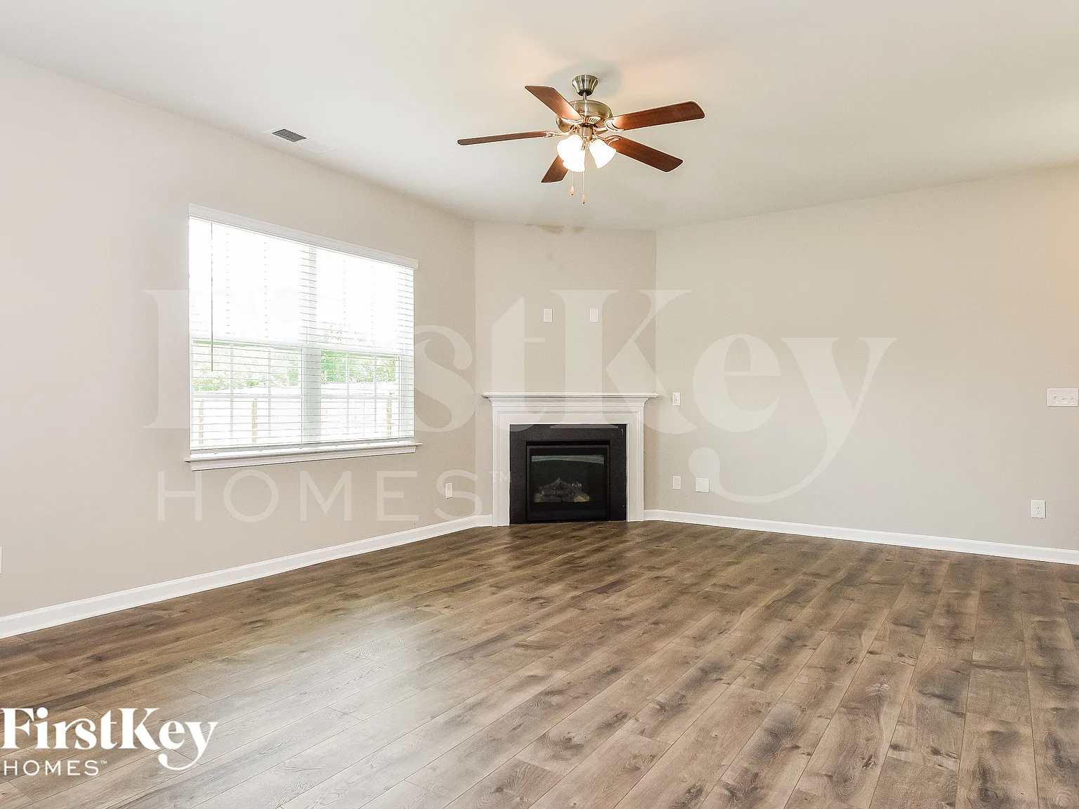 3 bed, 2.5 bath, 2160 sqft, $1,880 — Photo 3