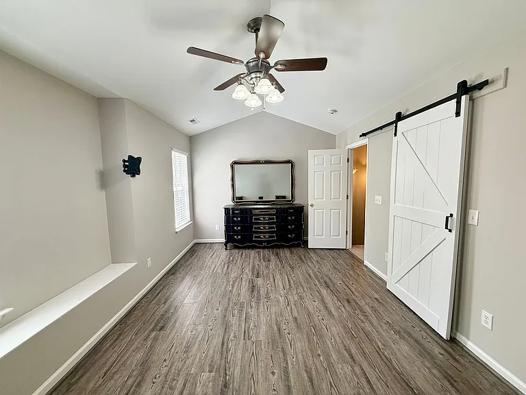 917 Creek Crossing Trl — Photo 13