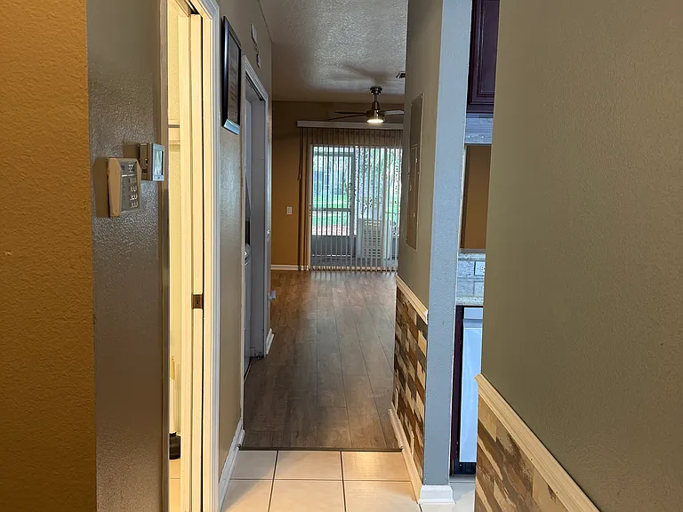 1090 Vineland Pl — Photo 2