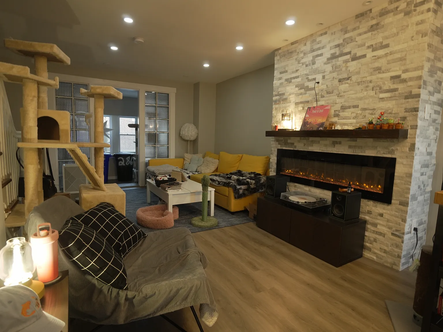 4 bed, 1650 sqft, $700 — Photo 2