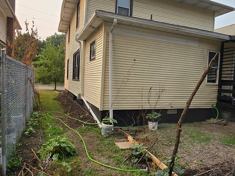 1704 E Main St — Photo 28